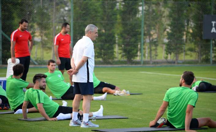 Atiker Konyaspor yeni sezon öncesi topbaşı yaptı. 