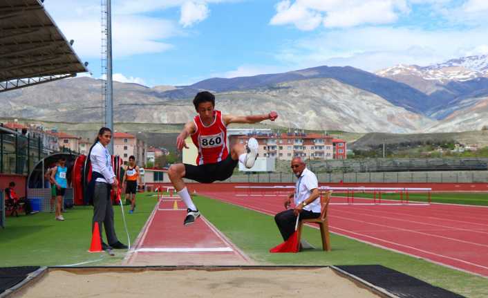 Türkiye Atletizm Federasyonu’nun 15 bölge projesi kapsamında U16 puanlı atletizm
