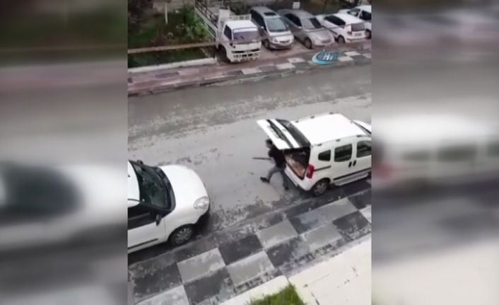 Ankara’da kimliği belirsiz bir şahıs, sokak ortasında otomatik av tüfeğiyle