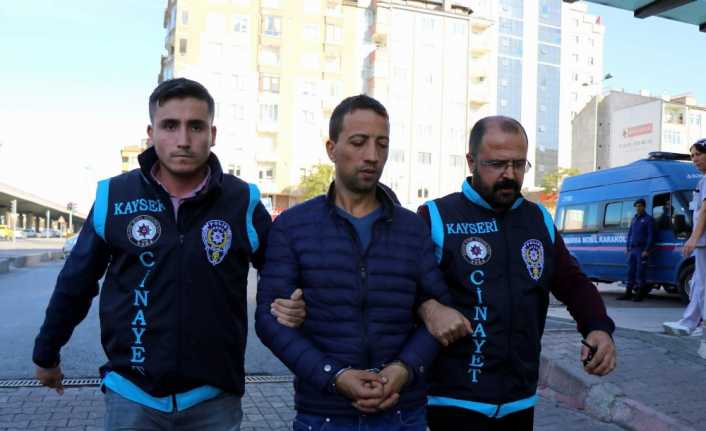 Kayseri’de uzaklaştırma kararı bulunan ve bir alışveriş merkezinin teras katında