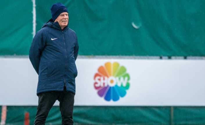 Kasımpaşa Teknik Direktörü Mustafa Denizli, Kayserispor maçında belli bölgelerde iki