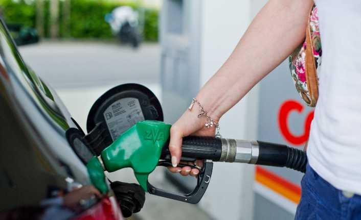 Energie Informationsdienst (EID), Avrupa ülkelerindeki akaryakıt fiyatlarını açıkladı. Avrupa’da en