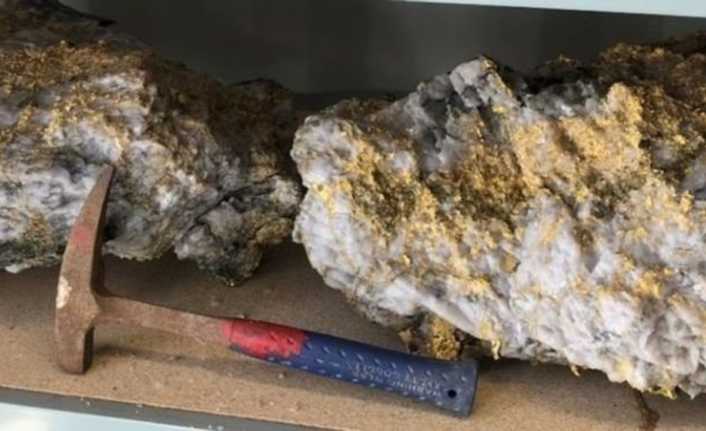 Avustralya’da altınla kaplı iki kaya bulunduğu ve değerlerinin yaklaşık 12