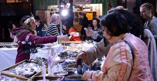 Avustralya'nın Melbourne kentinde haftada bir kurulan "gece pazarı", yerli ve