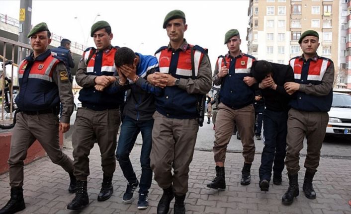 Kayseri'de akü ve mazot hırsızlığı yaptıkları öne sürülen 3 kişinin