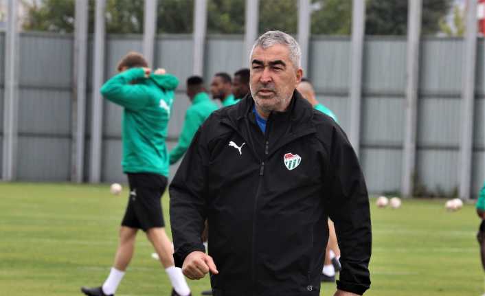Bursaspor Teknik Direktörü Samet Aybaba, ligin en iyi futbolunu kendilerinin