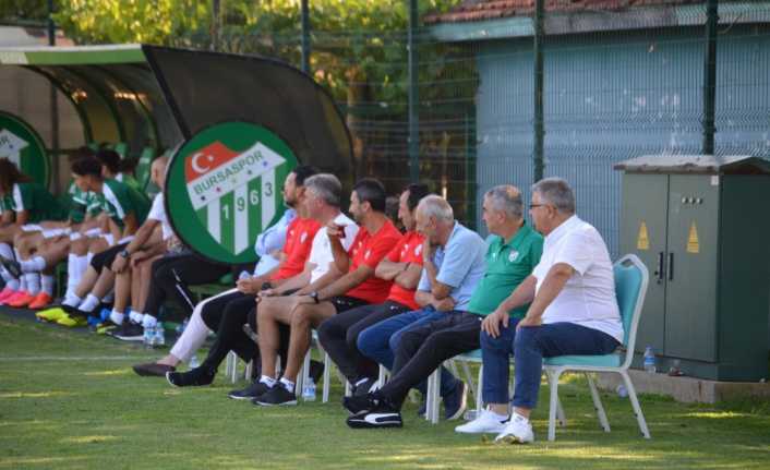 Bursaspor Teknik Direktörü Samet Aybaba, U21 takımının Kuveyt’in Al Jahra