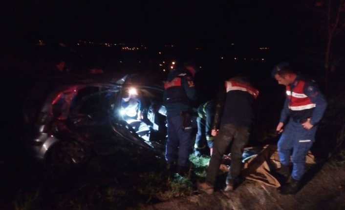 Kocaeli’de otomobil ve cipin kafa kafaya çarpıştığı trafik kazasında Kandıra’da