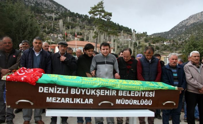 Denizli’nin Acıpayam ilçesinde karnındaki ikiz bebekleri ile geçirdiği trafik kazasında