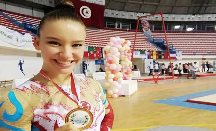 Ayşe Begüm Onbaşı, 3. Akdeniz Gençler Artistik Cimnastik Şampiyonası’nda altın