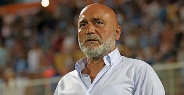 Süper Lig ekiplerinden Aytemiz Alanyaspor, teknik direktör Hikmet Karaman ile