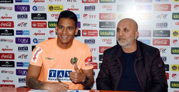 Süper Lig ekiplerinden Aytemiz Alanyaspor, Benfica'da forma giyen 24 yaşındaki