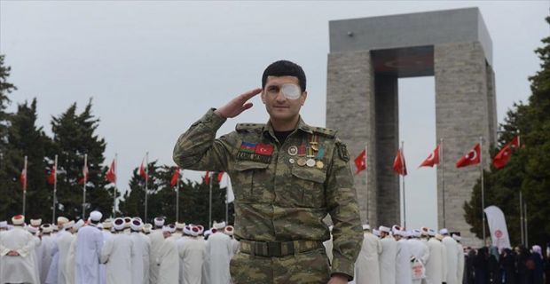 Karabağ'da girdiği bir çatışmada gözünü ve bacağını kaybeden Azerbaycanlı gazi