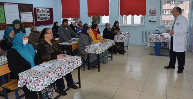 Ordu'da, çeşitli sebeplerle çocukluklarında okula gidemeyen ortalama 60 yaş aralığındaki