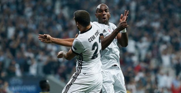 Beşiktaş'ın Hollandalı futbolcusu Ryan Babel, sosyal medya hesabından Cenk Tosun'a