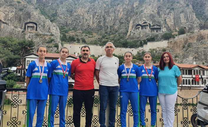 Okul Sporları Badminton Yıldızlar Türkiye Şampiyonasına kızlarda ve Erkeklerde 38
