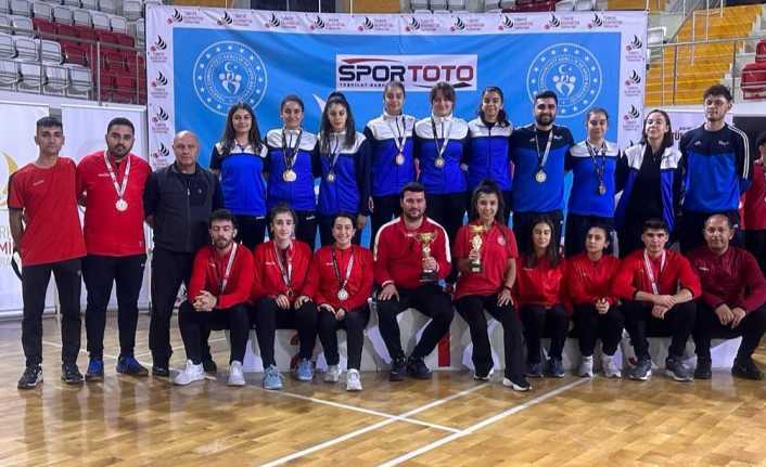 Sivas’ta Yapılan Büyükler Badminton Türkiye Şampiyonasında En Başarılı İl Erzincan