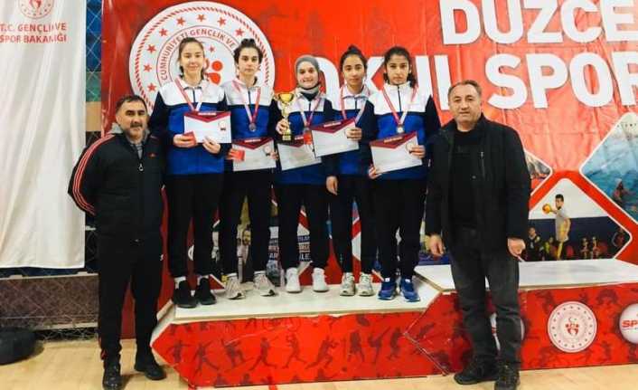 Badmintonda Erzincan Spor Lisesi Türkiye 2. Oldu Gençler Türkiye Badminton Şampiyonasında Erzincan Spor Lisesi Takım halinde Türkiye