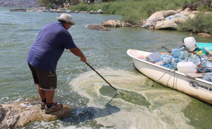 Aydın ile Muğla illerinin sınırında ve Büyük Menderes Nehri Deltası’nın
