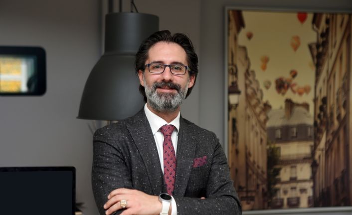 Ortopedi ve Travmatoloji Uzmanı Doç. Dr. Nevzat Selim Gökay, eklem