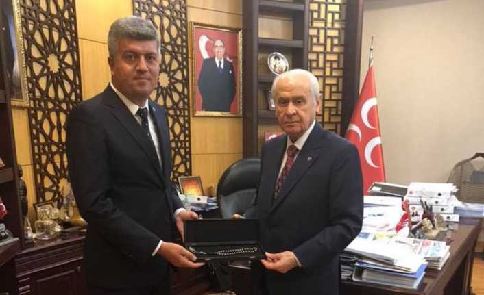 Milliyetçi Hareket Partisi Genel Başkanı Devlet Bahçeli’ye Tekirdağ’da yapılan el