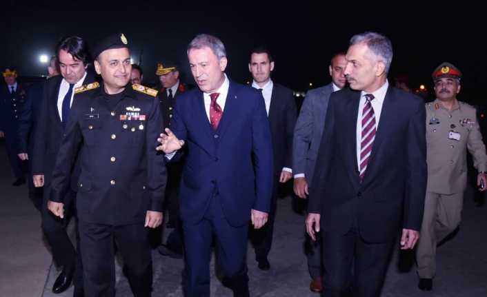 Milli Savunma Bakanı Hulusi Akar, çeşitli temaslarda bulunmak üzere Pakistan’a