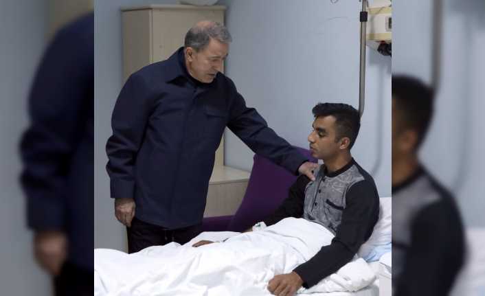 Milli Savunma Bakanı Hulusi Akar, Hakkari’nin Şemdinli ilçesinde mühimmat deposunda
