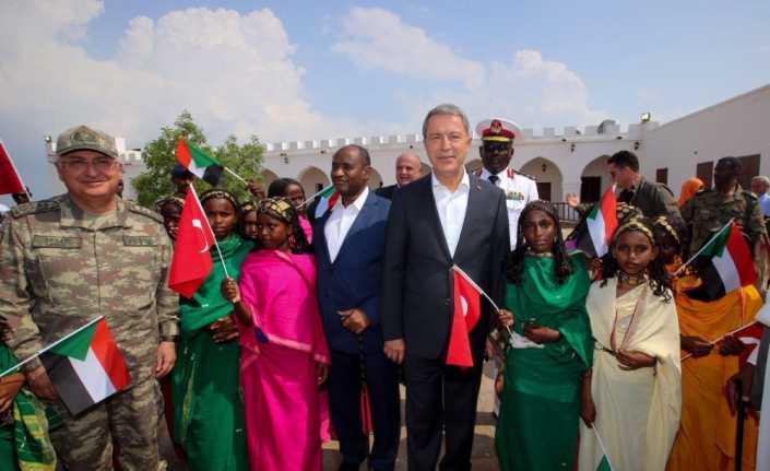Milli Savunma Bakanı Hulusi Akar, Sudan’daki temasları kapsamında Sevakin Adası’nda