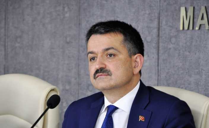 Tarım ve Orman Bakanı Bekir Pakdemirli, Ankara Gölbaşı’ndaki büyükbaş hayvanlarda