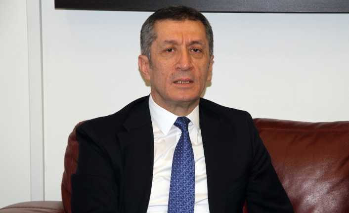 Milli Eğitim Bakanı Ziya Selçuk, "Kırmadan, kızmadan, yormadan, sevgiyle, ilgiyle,