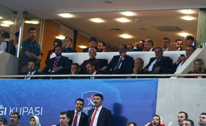 Fenerbahçe ile Anadolu Efes arasında oynanan 34. Erkekler Cumhurbaşkanlığı Kupası’nı