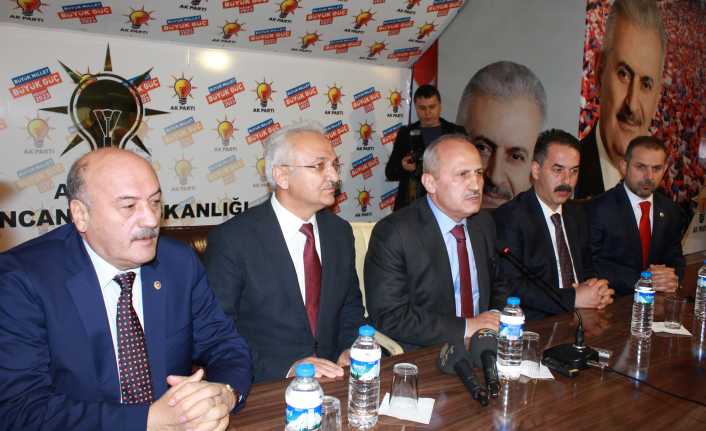 Ulaştırma ve Altyapı Bakanı Mehmet Cahit Turhan, bir dizi incelemelerde