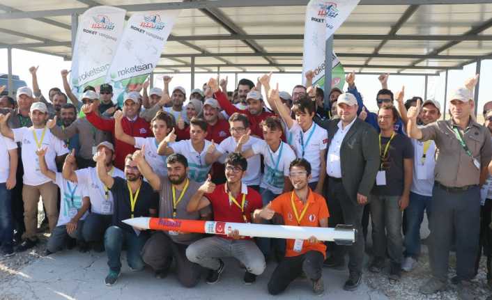 ROKETSAN sponsorluğuyla gerçekleştirilen Teknofest Roket Yarışmasını ziyaret eden Sanayi ve