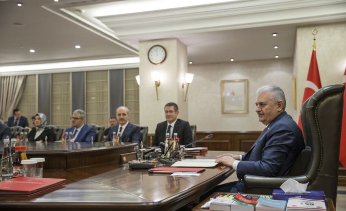 Başbakan Binali Yıldırım başkanlığındaki Bakanlar Kurulu toplantısı başladı. 
