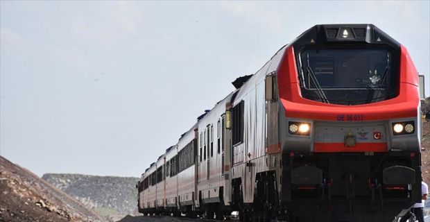 Azerbaycan Cumhurbaşkanı Aliyev, "Bu tarihi proje Bakü-Tiflis-Kars demiryolu, Azerbaycan'ı uluslararası