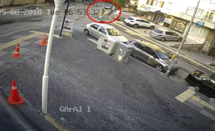Güvenlik kameralarına bu zamana kadar yansıyan balona röveşata atma girişimi,