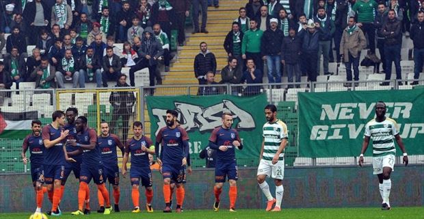 Süper Lig'de Medipol Başakşehir, deplasmanda karşılaştığı Bursaspor'u 3-0 mağlup etti.