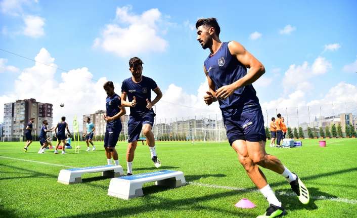 Medipol Başakşehir, yeni sezon hazırlıkları kapsamında bugün antrenman gerçekleştirdi. 