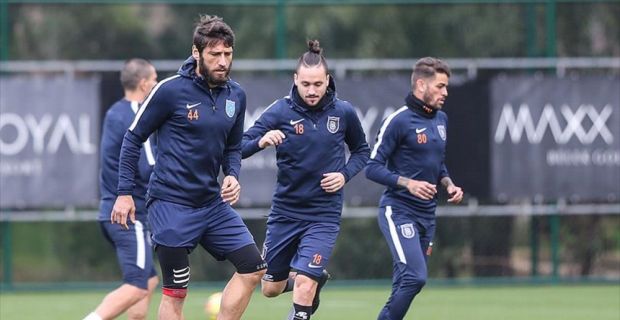 Medipol Başakşehir takımda Edin Visca ve Emre Belözoğlu antrenmana çıkmadı.