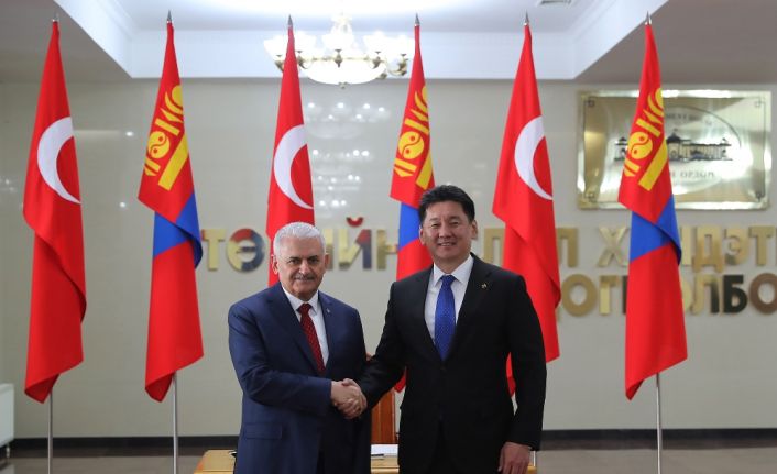Başbakan Binali Yıldırım, resmi temaslarda bulunmak üzere geldiği Moğolistan’da Moğolistan