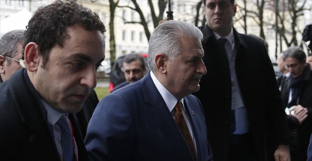 Başbakan Yıldırım, Berlin'de gerçekleştirdiği günübirlik çalışma ziyareti kapsamında Almanya Başbakanı