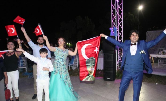 İzmir Tire’de Başbakan Binali Yıldırım’ı evlerinde ağırlayan CHP’li Yalçın Kaya,