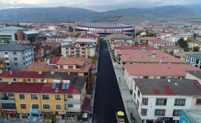 Belediye Başkanı Bekir Aksun yapılan çalışmaları yerinde inceliyor