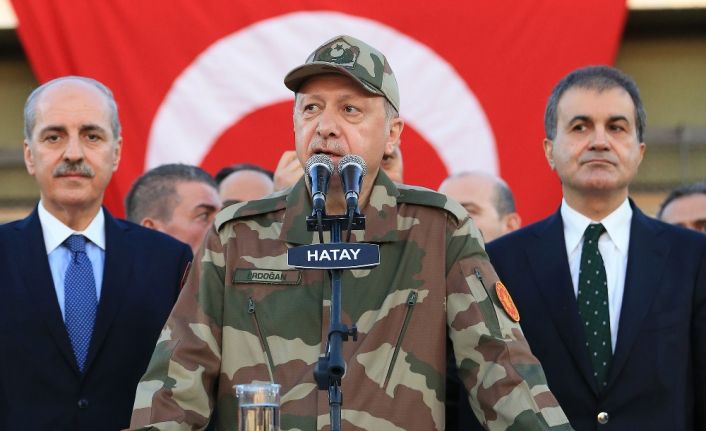 Cumhurbaşkanı Recep Tayyip Erdoğan, askeri kamuflaj giyerek Suriye sınırına sıfır