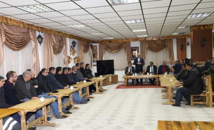 Erzincan Belediye Başkanı Cemalettin Başsoy, personeli ile buluşmaya devam ediyor.Başkan