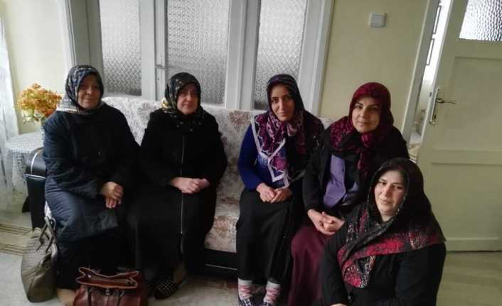 Erzincan Belediye Başkanı Cemalettin Başsoy’un eşi Gülnaz Başsoy ev ziyaretlerine