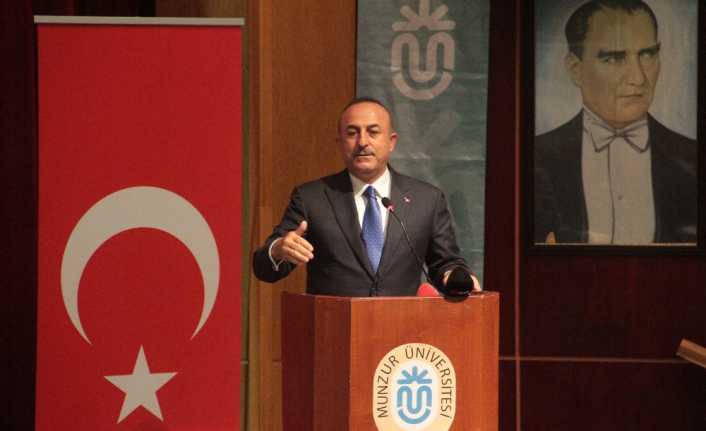 Dışişleri Bakanı Mevlüt Çavuşoğlu, Batı’nın mülteci politikasını eleştirerek, “Hangi dinden,
