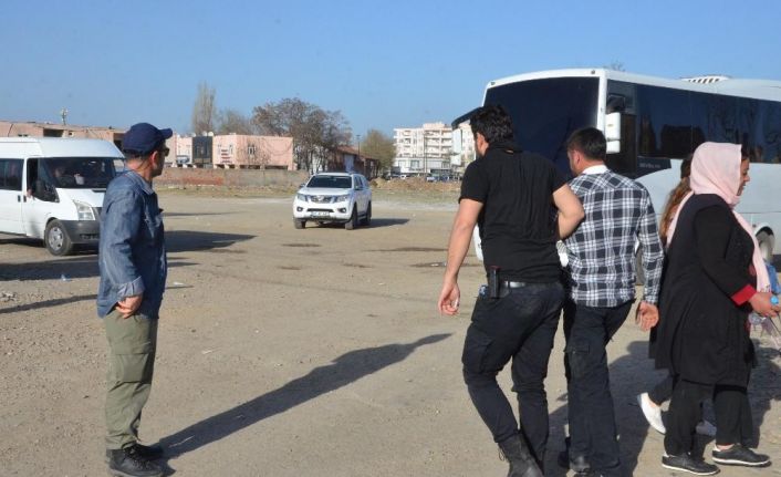 Batman’da Nevruz kutlaması sonrasında bir grubun polise taş atması sonucu