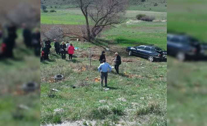 Erzincan’da Refahiye Doğanlı istikametinde meydana gelen  trafik kazasında  bebek araçtan fırladı.