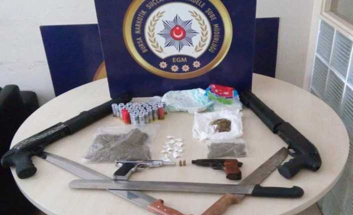 Bursa’daki uyuşturucu operasyonunda kömür deposundaki çuvalların arasına gizlenmiş bebek bezinin